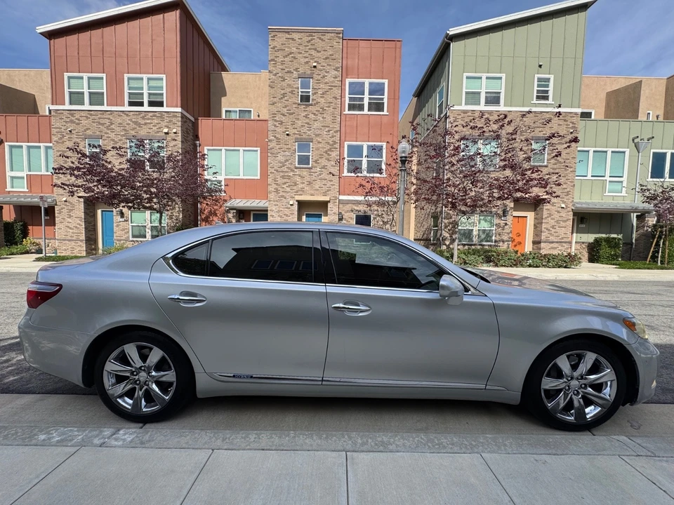 2008 Lexus LS 4th Gen - Image 13 of 31