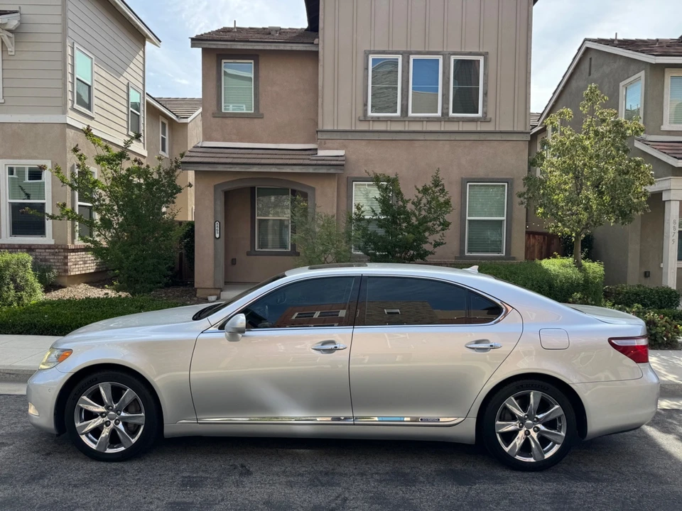 2008 Lexus LS 4th Gen - Image 2 of 31