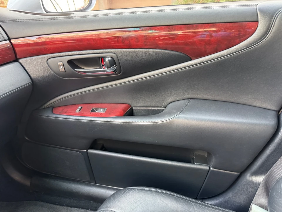 2008 Lexus LS 4th Gen - Image 25 of 31