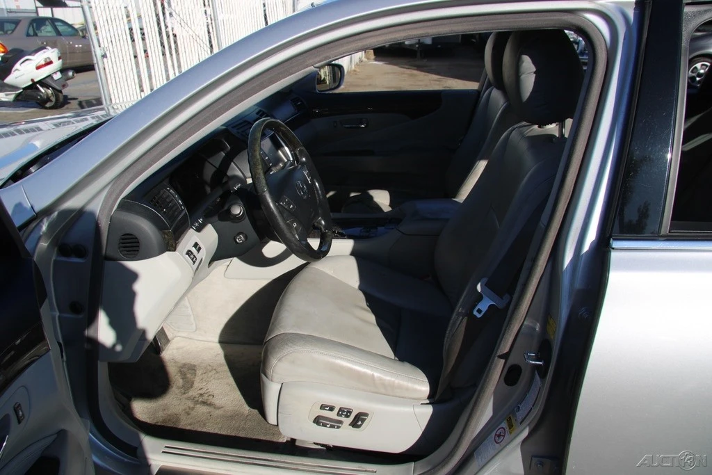 2008 Lexus LS 4th Gen - Image 13 of 21