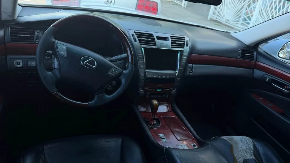 2008 Lexus LS 4th Gen - Image 5 of 5