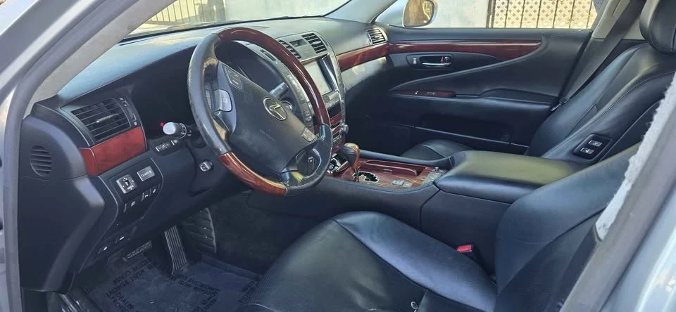 2008 Lexus LS 4th Gen - Image 5 of 9