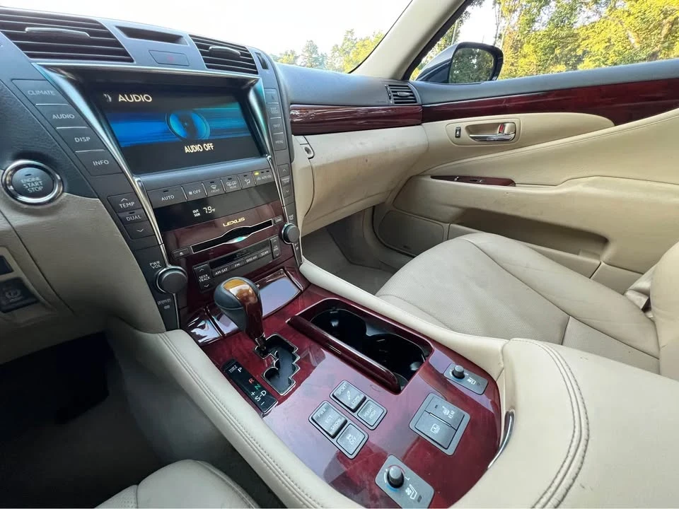 2008 Lexus LS 4th Gen - Image 16 of 20