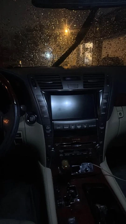 2008 Lexus LS 4th Gen - Image 9 of 10