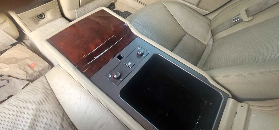 2008 Lexus LS 4th Gen - Image 5 of 10