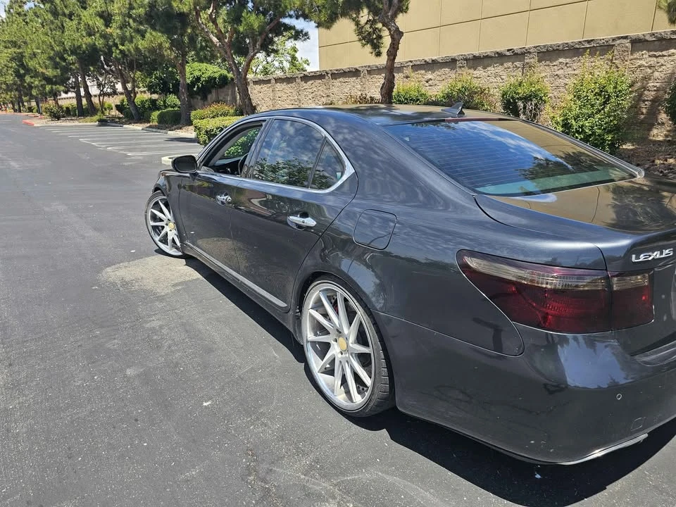 2008 Lexus LS 4th Gen - Image 10 of 15