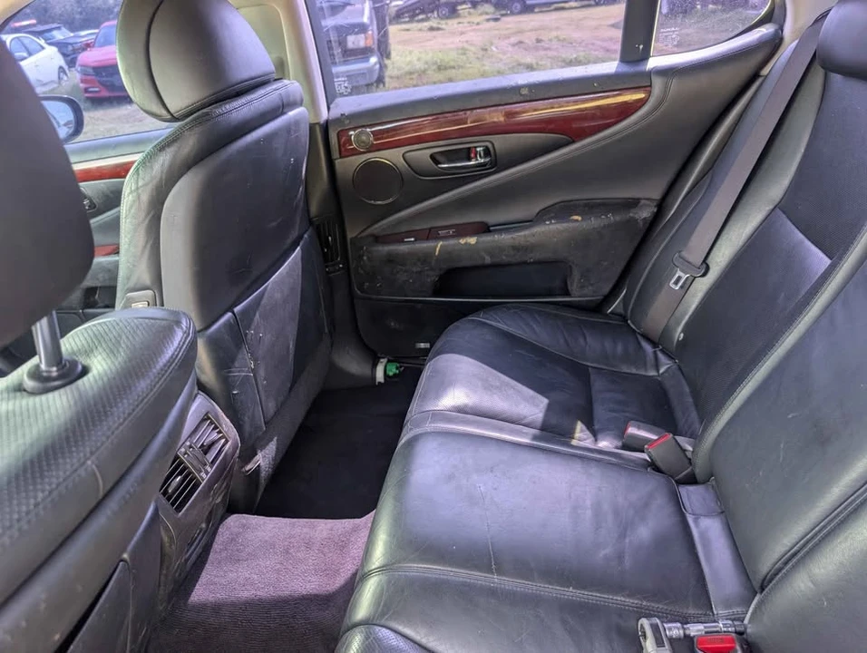 2008 Lexus LS 4th Gen - Image 11 of 18