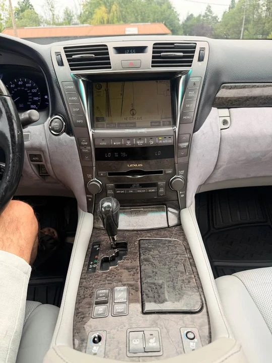 2008 Lexus LS 4th Gen - Image 11 of 12