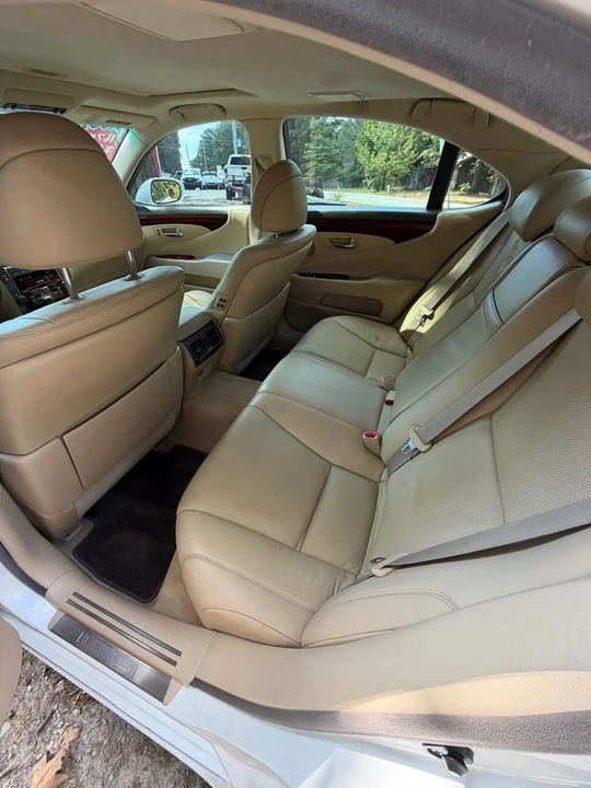 2008 Lexus LS 4th Gen - Image 10 of 14