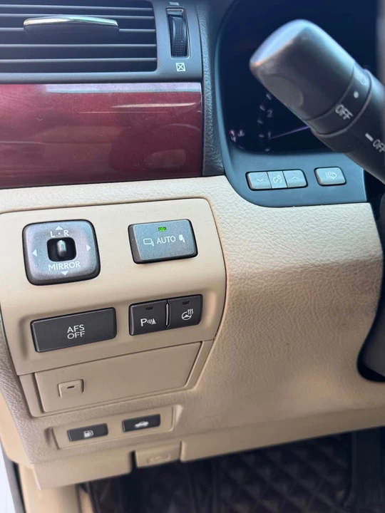 2008 Lexus LS 4th Gen - Image 10 of 18