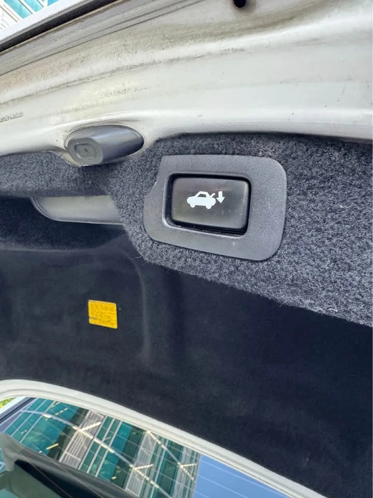 2008 Lexus LS 4th Gen - Image 15 of 18