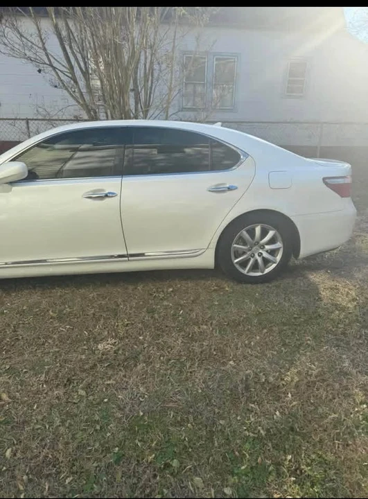 2008 Lexus LS 4th Gen - Image 2 of 3