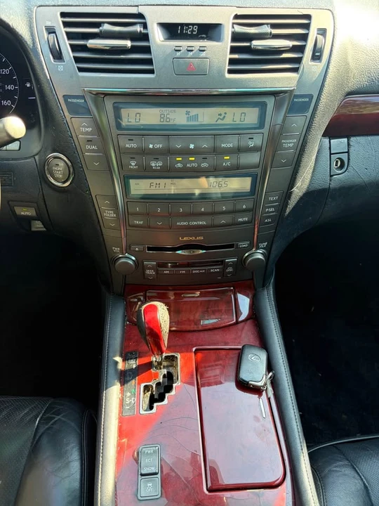 2008 Lexus LS 4th Gen - Image 16 of 17