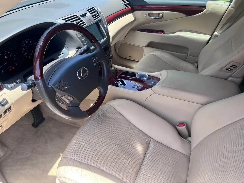 2008 Lexus LS 4th Gen - Image 10 of 12