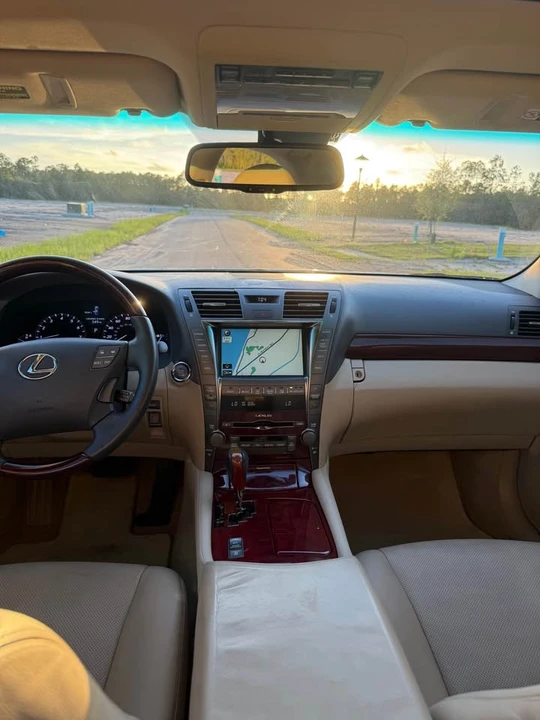 2008 Lexus LS 4th Gen - Image 15 of 19