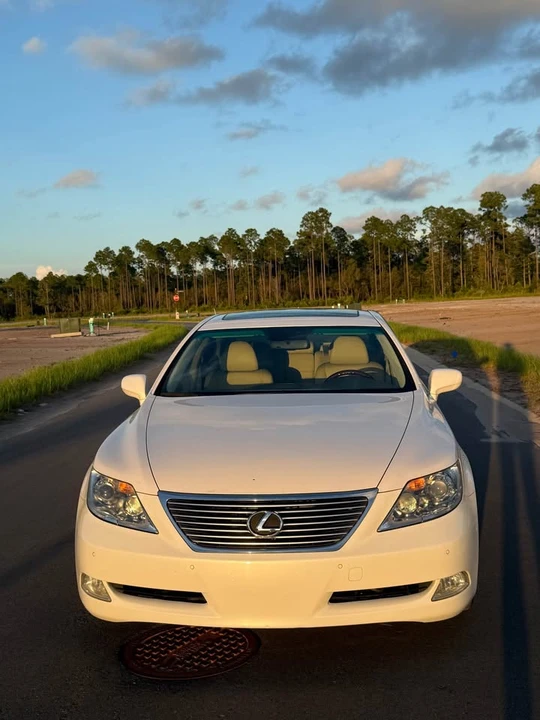 2008 Lexus LS 4th Gen - Image 18 of 19