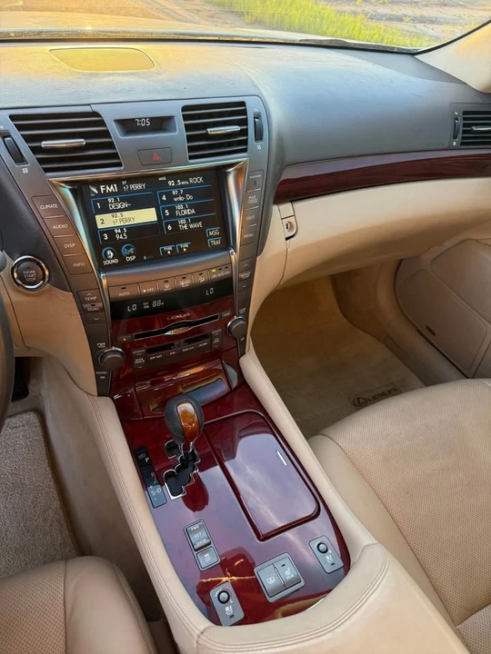 2008 Lexus LS 4th Gen - Image 17 of 19