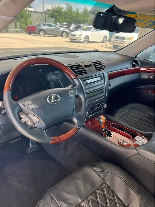 2008 Lexus LS 4th Gen - Image 13 of 17