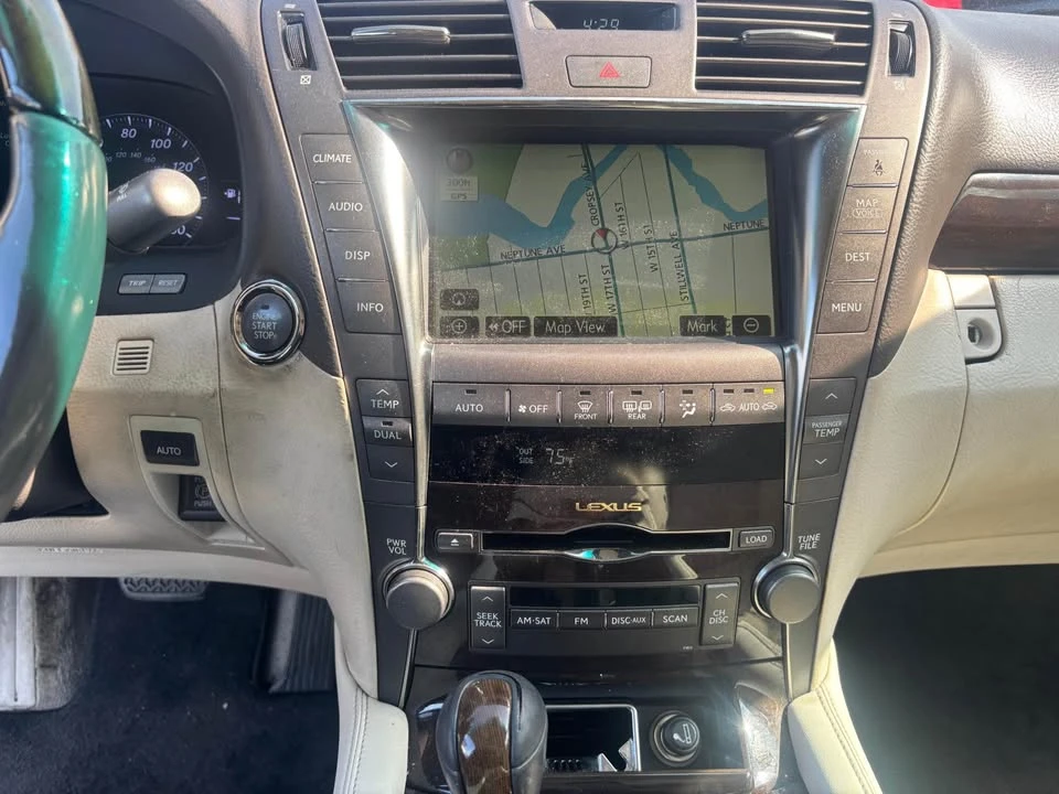 2008 Lexus LS 4th Gen - Image 11 of 17