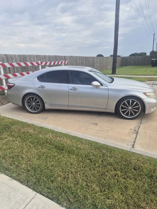 2008 Lexus LS 4th Gen - Image 2 of 20