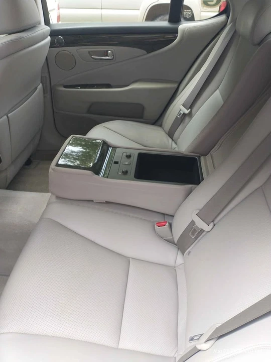 2008 Lexus LS 4th Gen - Image 9 of 14