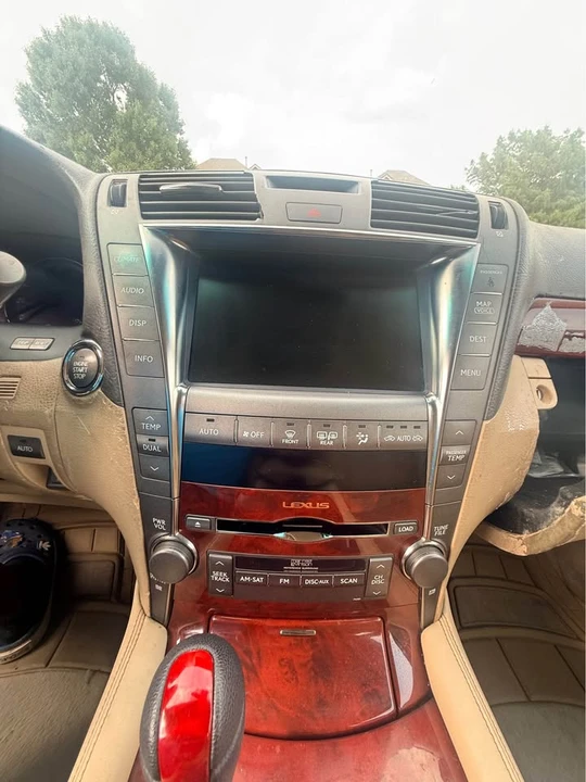2008 Lexus LS 4th Gen - Image 10 of 12