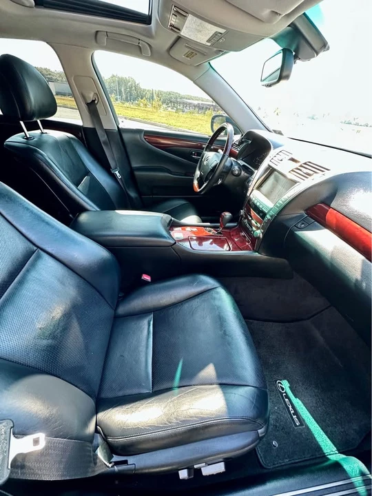 2008 Lexus LS 4th Gen - Image 13 of 20