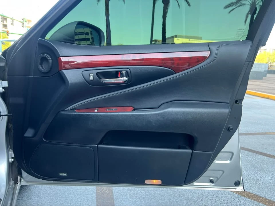 2008 Lexus LS 4th Gen - Image 13 of 15
