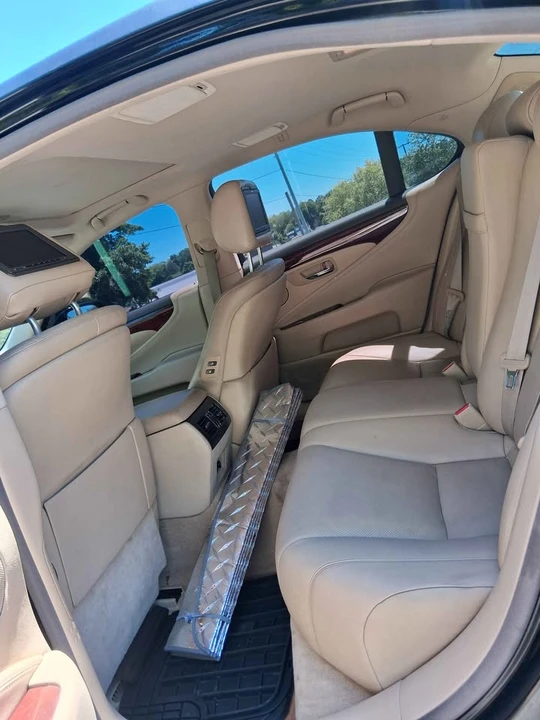2008 Lexus LS 4th Gen - Image 9 of 10