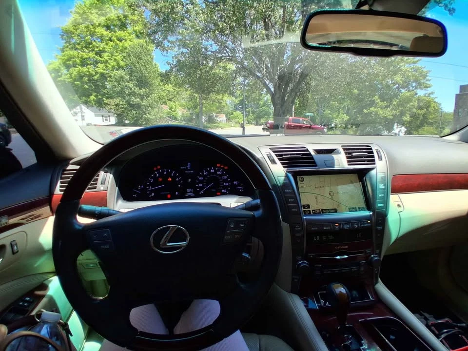 2008 Lexus LS 4th Gen - Image 5 of 10