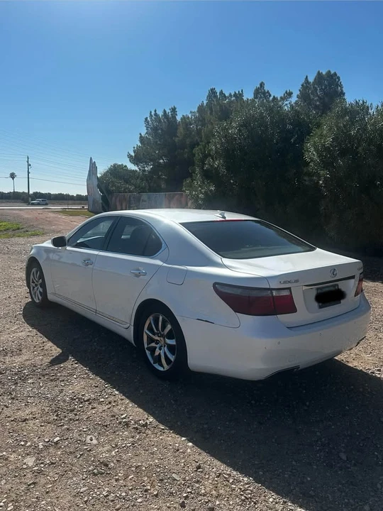 2008 Lexus LS 4th Gen - Image 3 of 15