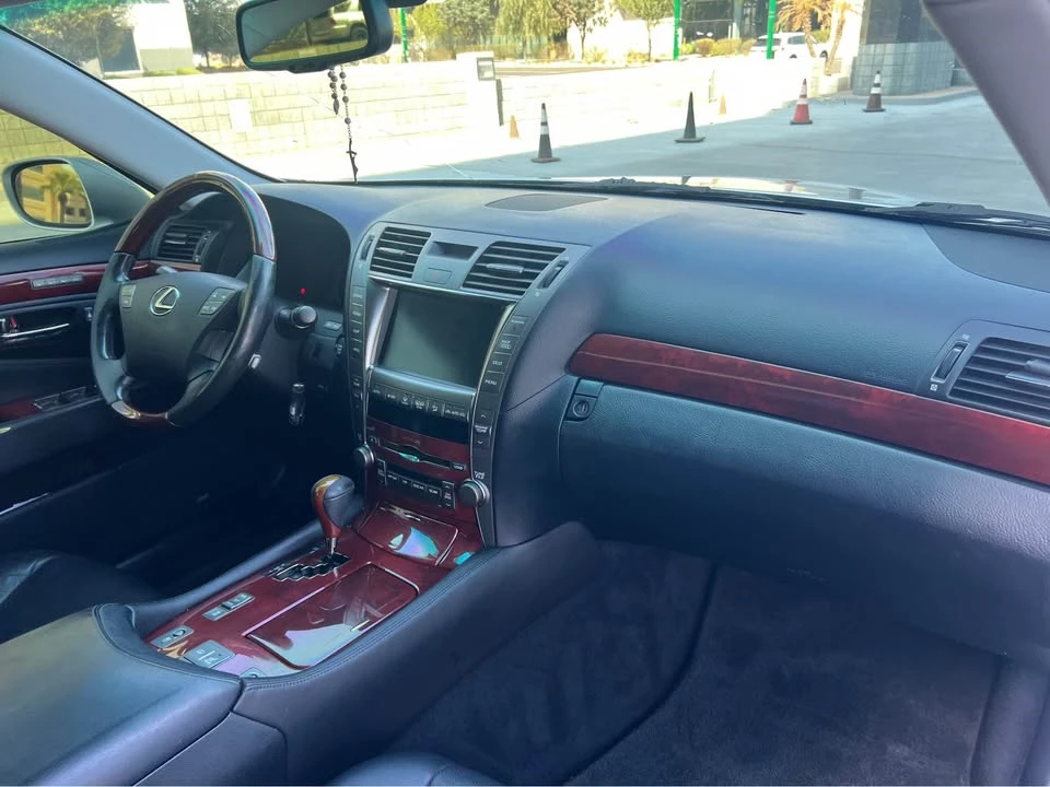 2008 Lexus LS 4th Gen - Image 8 of 16