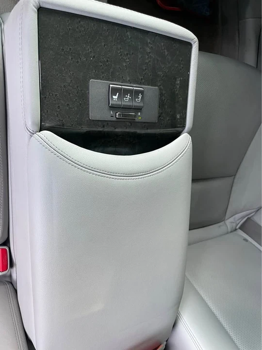 2008 Lexus LS 4th Gen - Image 10 of 12