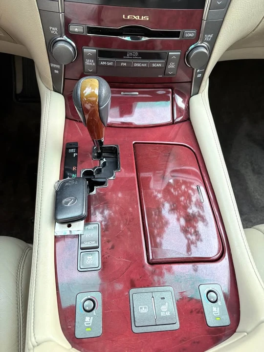 2008 Lexus LS 4th Gen - Image 17 of 19