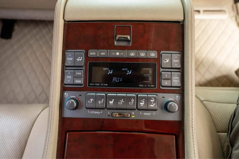 2008 Lexus LS 4th Gen - Image 11 of 19