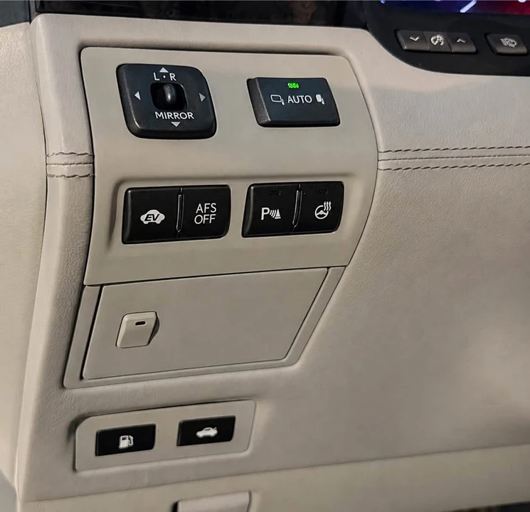 2008 Lexus LS 4th Gen - Image 11 of 16