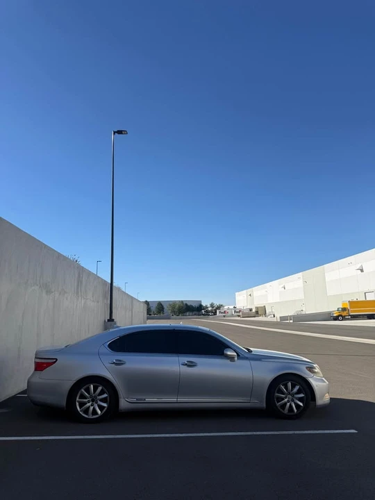 2008 Lexus LS 4th Gen - Image 4 of 14