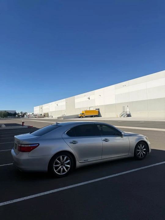 2008 Lexus LS 4th Gen - Image 5 of 14