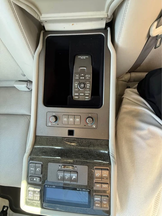 2008 Lexus LS 4th Gen - Image 5 of 12