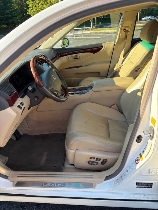 2008 Lexus LS 4th Gen - Image 13 of 16