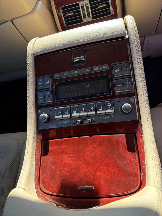 2008 Lexus LS 4th Gen - Image 10 of 16