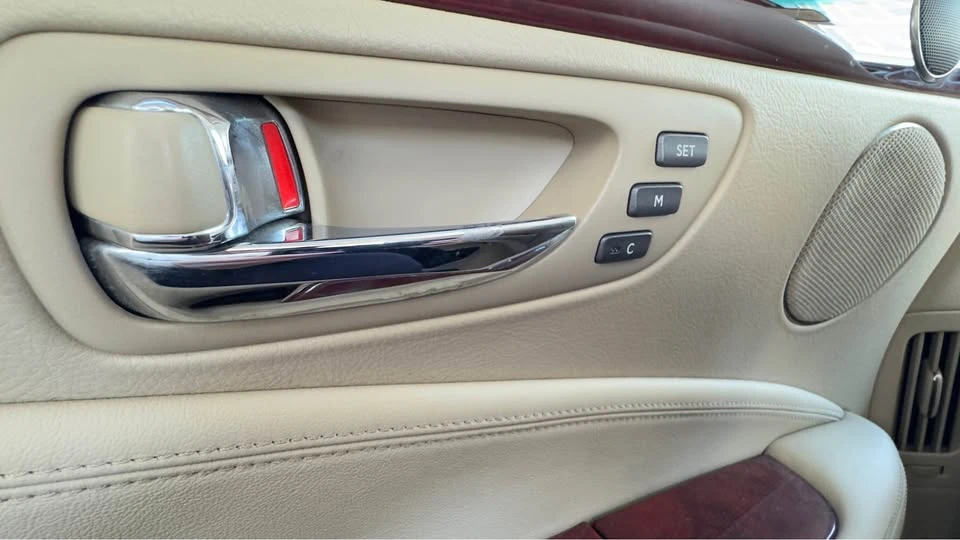 2008 Lexus LS 4th Gen - Image 14 of 17
