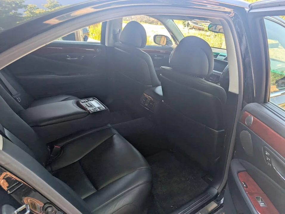 2008 Lexus LS 4th Gen - Image 10 of 18