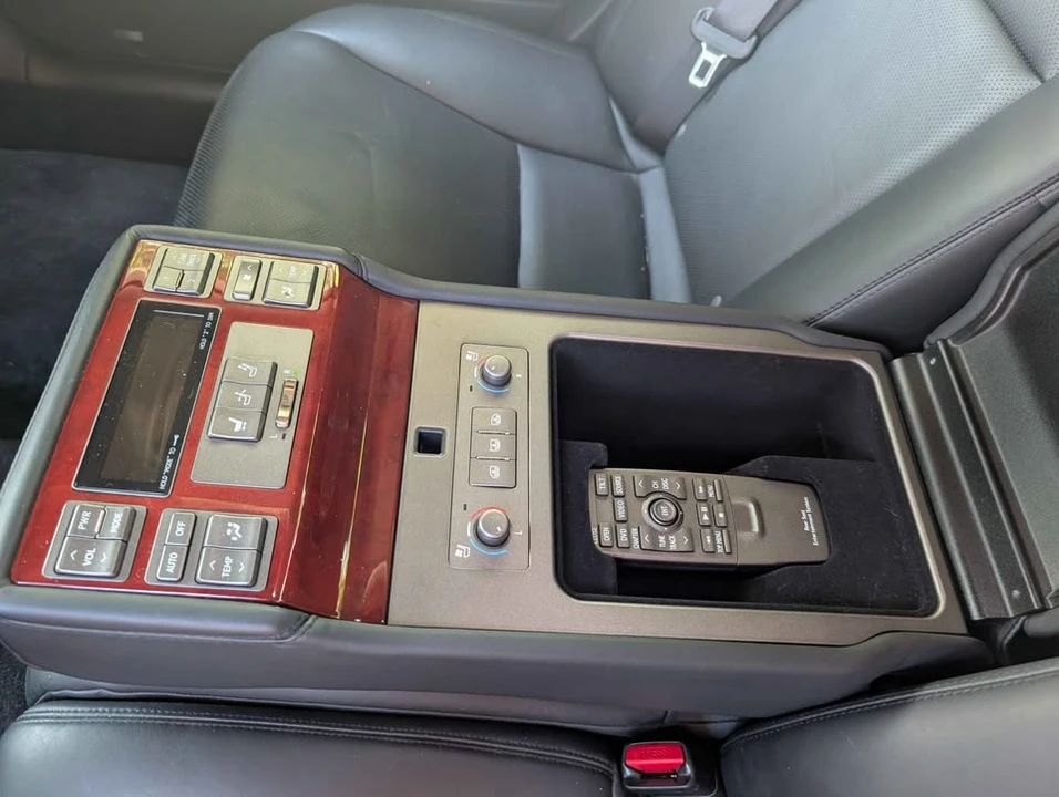 2008 Lexus LS 4th Gen - Image 7 of 18