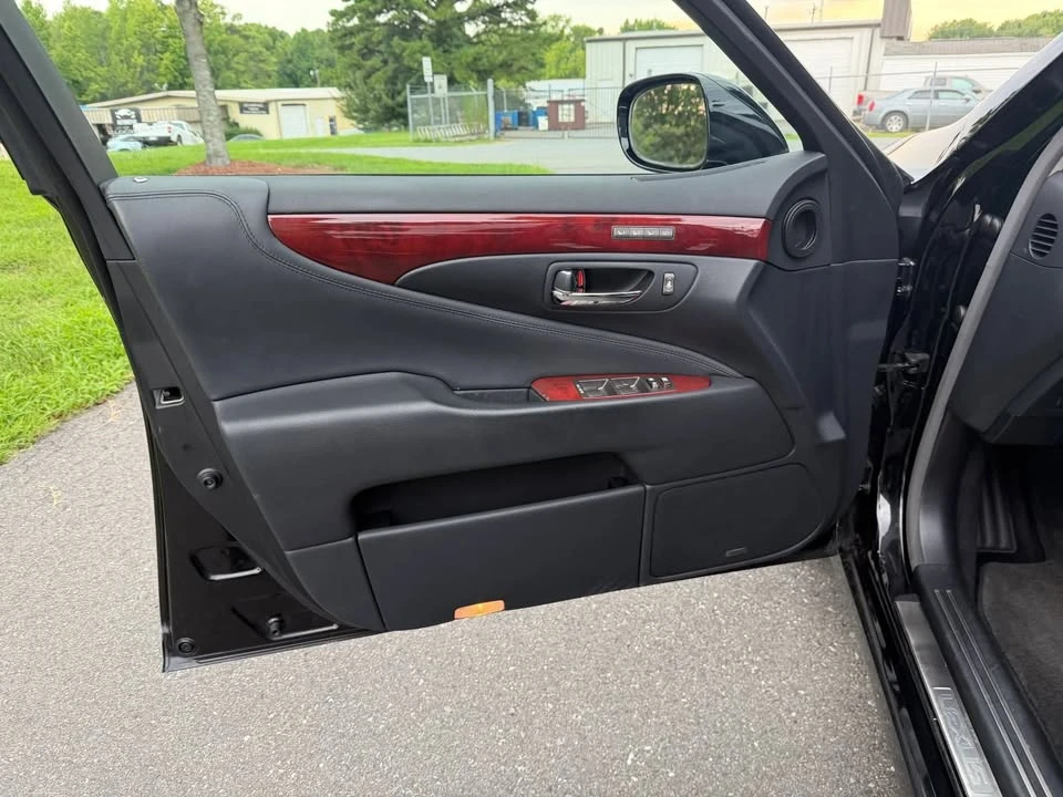 2008 Lexus LS 4th Gen - Image 9 of 18