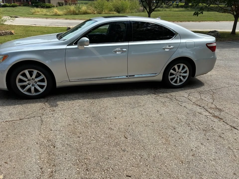 2008 Lexus LS 4th Gen - Image 2 of 15