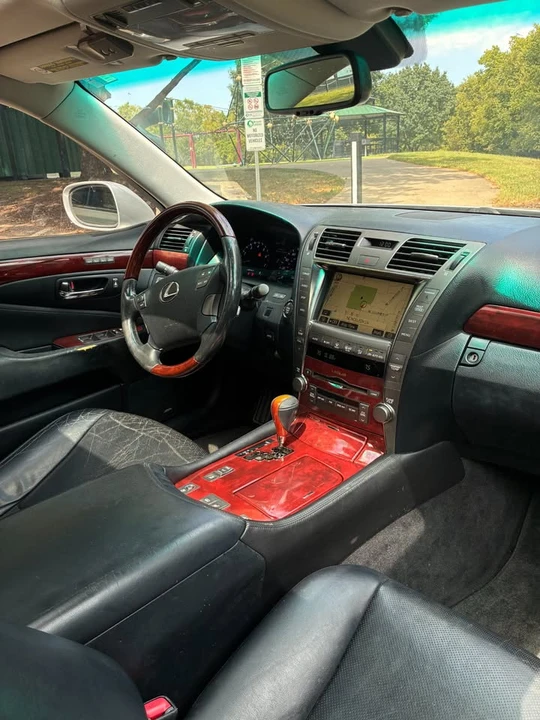 2008 Lexus LS 4th Gen - Image 8 of 15