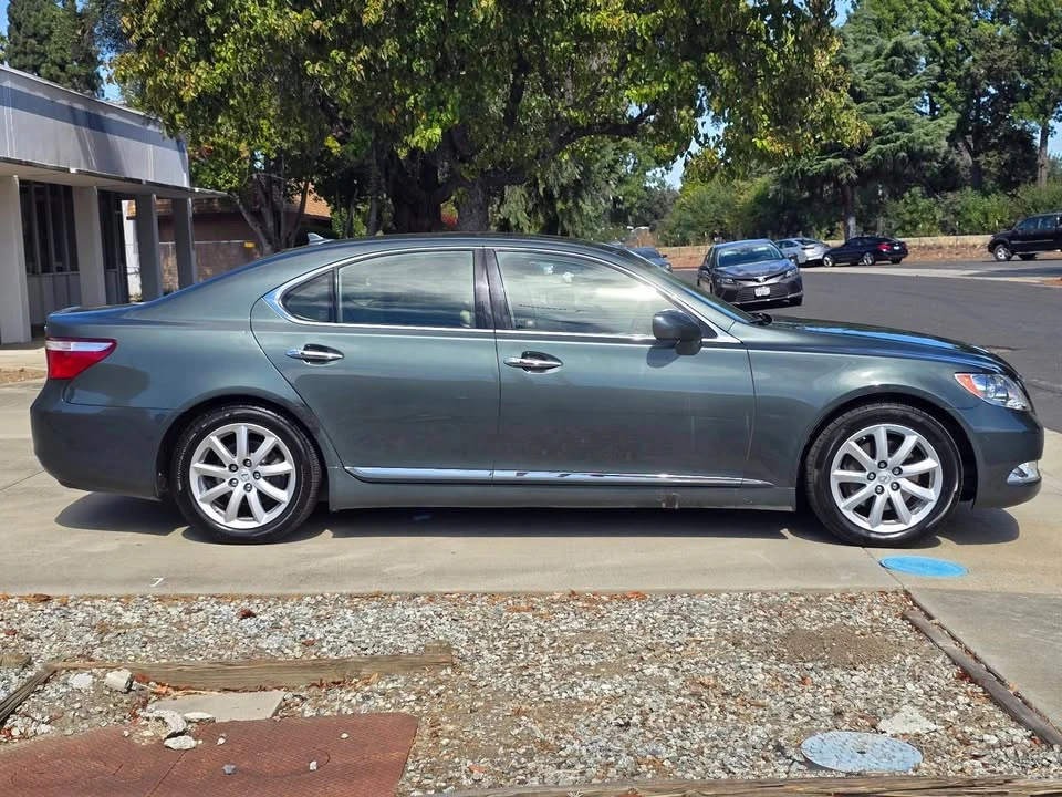 2008 Lexus LS 4th Gen - Image 9 of 10