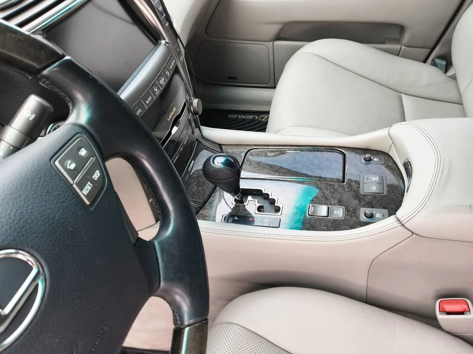 2008 Lexus LS 4th Gen - Image 12 of 19