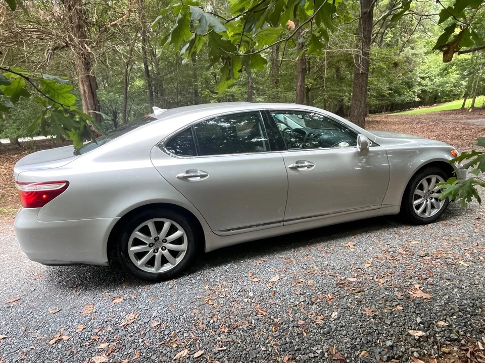 2008 Lexus LS 4th Gen - Image 5 of 15